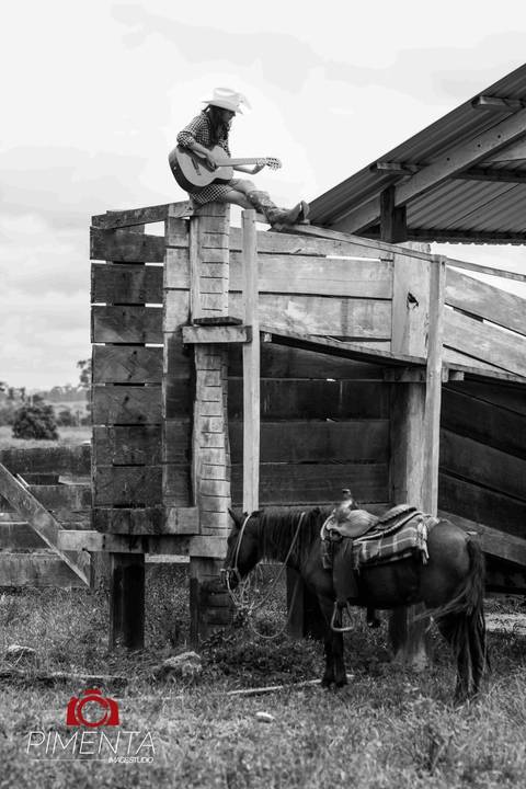 Ensaio 15 anos ao estilo country  realizado na fazenda com a querida Patricia Tironi fotografia Anderson Machado Pimenta Image Studio em Paranaita MT, Alta Floresta MT a festa vai ser linda com fotografias criativas de aniversário.'