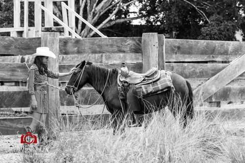 Ensaio 15 anos ao estilo country  realizado na fazenda com a querida Patricia Tironi fotografia Anderson Machado Pimenta Image Studio em Paranaita MT, Alta Floresta MT a festa vai ser linda com fotografias criativas de aniversário.'