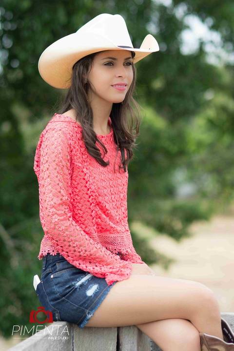 Ensaio 15 anos ao estilo country  realizado na fazenda com a querida Patricia Tironi fotografia Anderson Machado Pimenta Image Studio em Paranaita MT, Alta Floresta MT a festa vai ser linda com fotografias criativas de aniversário.'