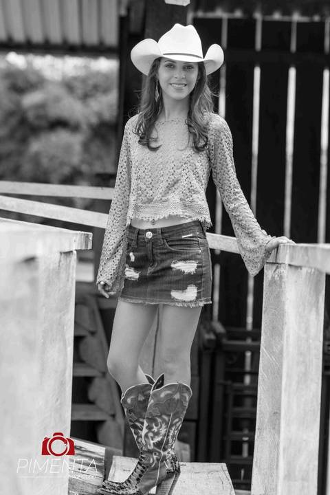 Ensaio 15 anos ao estilo country  realizado na fazenda com a querida Patricia Tironi fotografia Anderson Machado Pimenta Image Studio em Paranaita MT, Alta Floresta MT a festa vai ser linda com fotografias criativas de aniversário.'