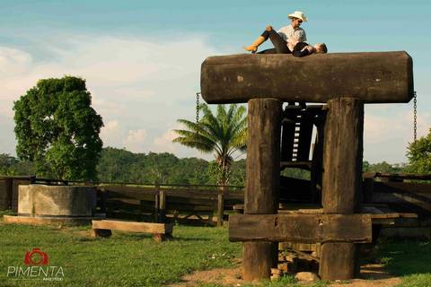 Ensaio de gestante Estilo Country realizada na Fazenda na cidade de Paranaíta - MT com o Casal Luciana e Junior Fotos criativas de Gestante fotografia Pimenta Image Studio'