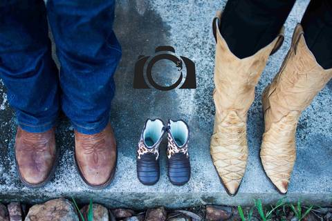 Ensaio de gestante Estilo Country realizada na Fazenda na cidade de Paranaíta - MT com o Casal Luciana e Junior Fotos criativas de Gestante fotografia Pimenta Image Studio'