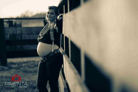 Ensaio de gestante Estilo Country realizada na Fazenda na cidade de Paranaíta - MT com o Casal Luciana e Junior Fotos criativas de Gestante fotografia Pimenta Image Studio'