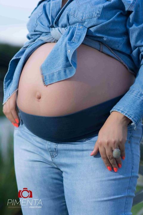 Ensaio de Gestante Noturno realizado na Praça da Igreja matriz de Paranaita MT , o Ana Paula e Jaime fotos criativas de Jestantes fotografia de Gestante Pimenta Image Studio'