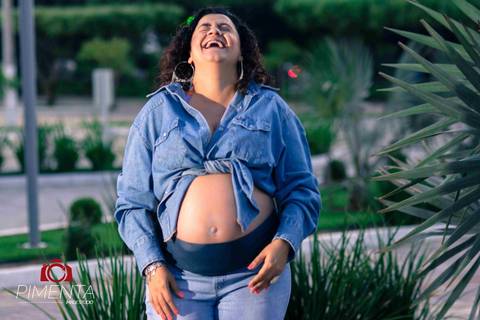 Ensaio de Gestante Noturno realizado na Praça da Igreja matriz de Paranaita MT , o Ana Paula e Jaime fotos criativas de Jestantes fotografia de Gestante Pimenta Image Studio'