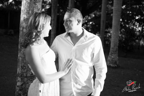 Ensaio pré casamento criativo realizado em Alta Floresta - MT com o casal Thais e Robson fotografo de casamento Pimenta Imagem Studio'