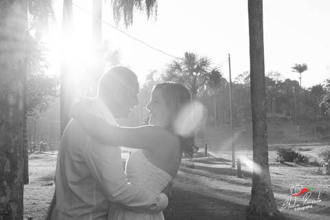 Ensaio pré casamento criativo realizado em Alta Floresta - MT com o casal Thais e Robson fotografo de casamento Pimenta Imagem Studio'