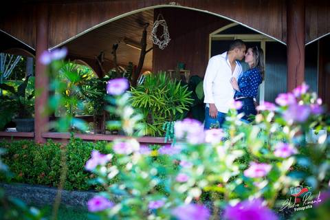 Ensaio pré casamento criativo realizado em Alta Floresta - MT com o casal Thais e Robson fotografo de casamento Pimenta Imagem Studio'