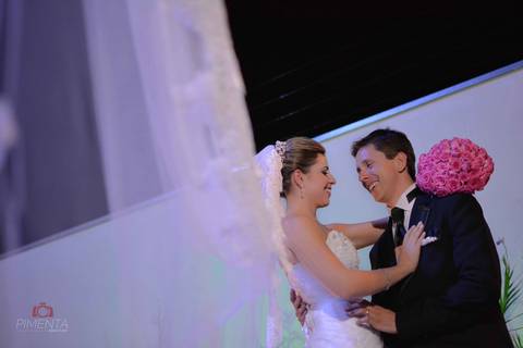 Casamento Daniela e Luis Fernando Fotografia de casamento Pimenta Image Studio realizado em Alta Floresta MT Paranaíta MT, decoração criativa de Casamento e Vestido de Noiva Lindo.'