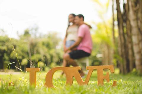 Ensaio Pré Casamento com fotografias criativas realizado na cidade de Apiacás com o casal tainara e Elison Fotografia de Casamento Pimenta Image Studio Paranaíta , Alta Floresta'
