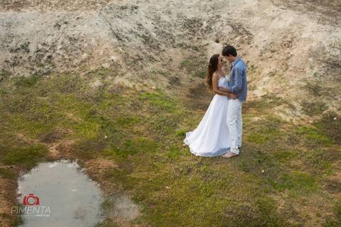 Ensaio tresh the dress  pré casamento realizado no Rio Teles Pires com o casal Anderson e Omeri.'