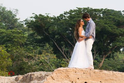 Ensaio tresh the dress  pré casamento realizado no Rio Teles Pires com o casal Anderson e Omeri.'