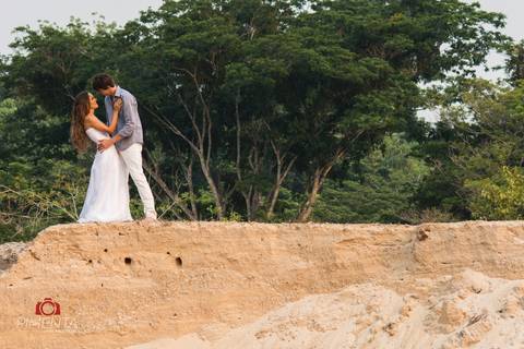 Ensaio tresh the dress  pré casamento realizado no Rio Teles Pires com o casal Anderson e Omeri.'