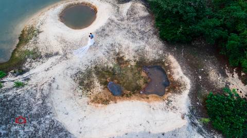 Ensaio tresh the dress  pré casamento realizado no Rio Teles Pires com o casal Anderson e Omeri.'