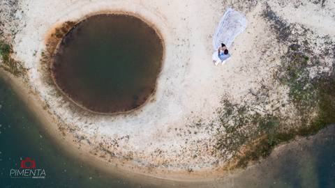 Ensaio tresh the dress  pré casamento realizado no Rio Teles Pires com o casal Anderson e Omeri.'