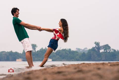 Ensaio tresh the dress  pré casamento realizado no Rio Teles Pires com o casal Anderson e Omeri.'