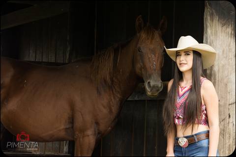Ensaio de 15 anos realizado na fazenda da familia com a linda Izadora e sua familia na cidade de Nova Bandeirantes - MT, Pimenta Imagem Studio fotografia de 15 anos e ensaios .'