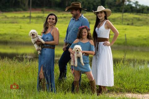 Ensaio de 15 anos realizado na fazenda da familia com a linda Izadora e sua familia na cidade de Nova Bandeirantes - MT, Pimenta Imagem Studio fotografia de 15 anos e ensaios .'