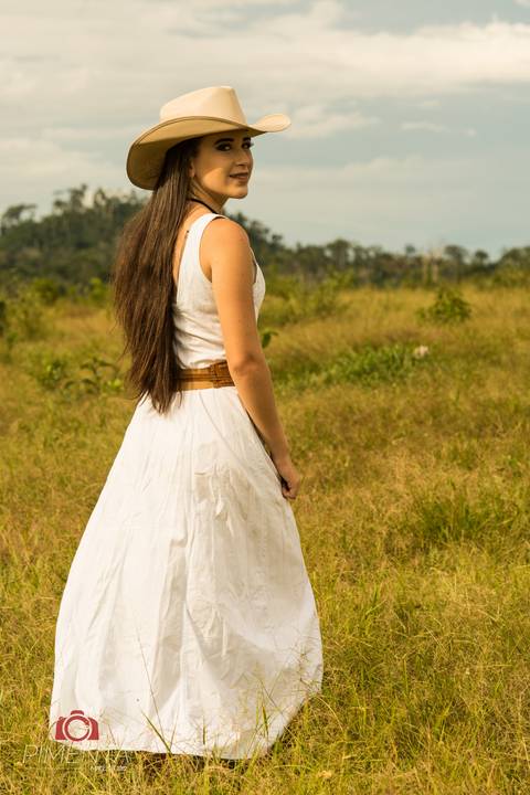 Ensaio de 15 anos realizado na fazenda da familia com a linda Izadora e sua familia na cidade de Nova Bandeirantes - MT, Pimenta Imagem Studio fotografia de 15 anos e ensaios .'