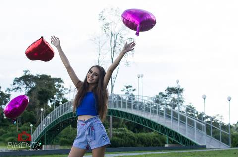 Ensaio de 15 anos criativo e rustico realizado na cidade de Paranaíta MT com a aniversariante Josielly, o ensaio foi realizado em uma antiga serraria e em onibus velho, pimenta Image Studio fotográfia de casamento , 15 anos, e ensaios.'