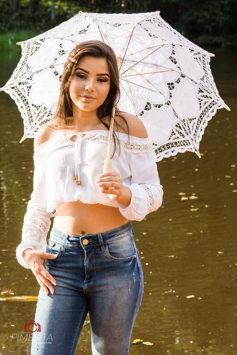 Ensaio de 15 anos com a linda Larissa da cidade de Nova Bandeirantes - MT, as fotos foram feitas no hotel Floresta Amazônica na cidade de Alta Floresta - MT, lindo ensaio fotografico e criativo ensaio fotográfico de 15 anos, pimenta Image studio '