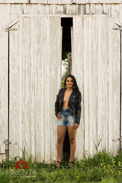 Ensaio sensual com a Linda Catiane da cidade de Paranaíta MT, ela foi Rainha do rodeio de Paranaita em 2016, Pimenta Image Studio fotográfia de eventos.'