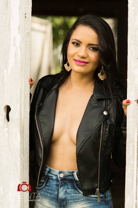 Ensaio sensual com a Linda Catiane da cidade de Paranaíta MT, ela foi Rainha do rodeio de Paranaita em 2016, Pimenta Image Studio fotográfia de eventos.'