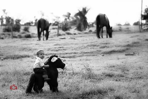 Ensaio Criativo de Criança de um ano, realizado na cidade de Paranaíta, Pimenta Image studio fotografia de criança e ensaios smash the cake.'
