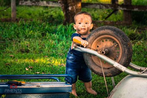 Ensaio Criativo de Criança de um ano, realizado na cidade de Paranaíta, Pimenta Image studio fotografia de criança e ensaios smash the cake.'