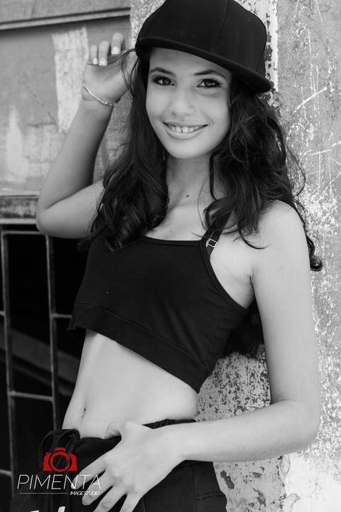 Ensaio de 15 anos despojado realizado em uma antiga construção na cidade de Paranaíta - MT Pimenta Image studio fotografias e eventos de 15 anos, ensaios, book, e casamentos.'