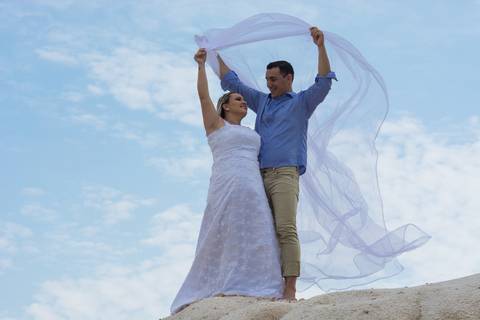 Ensaio Pré casamento trash the dress realizado no porto de areia em Paranaíta- MT, pimenta Image studio Fotografia de casamento, fotografia aérea com drone, filmagem com drone, ensaios e books fotográficos.'