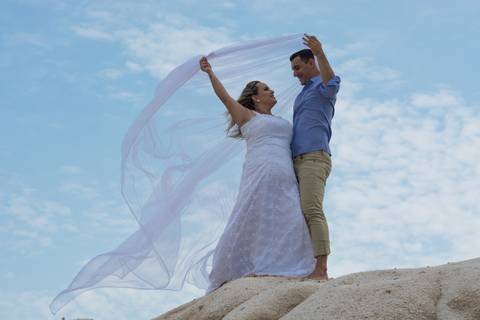 Ensaio Pré casamento trash the dress realizado no porto de areia em Paranaíta- MT, pimenta Image studio Fotografia de casamento, fotografia aérea com drone, filmagem com drone, ensaios e books fotográficos.'