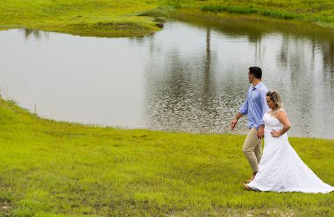 Ensaio Pré casamento trash the dress realizado no porto de areia em Paranaíta- MT, pimenta Image studio Fotografia de casamento, fotografia aérea com drone, filmagem com drone, ensaios e books fotográficos.'
