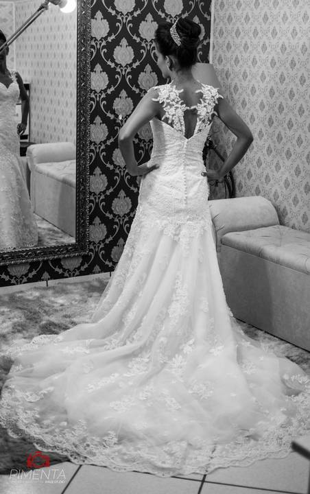 Casamento realizado em paranaíta e alta floresta com o casal Anderson e Omeri, em uma igreja pequena em alta floresta, o maquing of foi realizado no salão da inês e a maquiagem com Adriana massocato linda maquiagem, pimenta Image  fotografia de casamento'