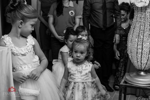 Casamento realizado em paranaíta e alta floresta com o casal Anderson e Omeri, em uma igreja pequena em alta floresta, o maquing of foi realizado no salão da inês e a maquiagem com Adriana massocato linda maquiagem, pimenta Image  fotografia de casamento'