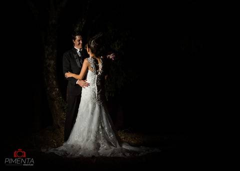 Casamento realizado em paranaíta e alta floresta com o casal Anderson e Omeri, em uma igreja pequena em alta floresta, o maquing of foi realizado no salão da inês e a maquiagem com Adriana massocato linda maquiagem, pimenta Image  fotografia de casamento'