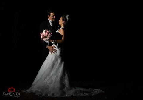 Casamento realizado em paranaíta e alta floresta com o casal Anderson e Omeri, em uma igreja pequena em alta floresta, o maquing of foi realizado no salão da inês e a maquiagem com Adriana massocato linda maquiagem, pimenta Image  fotografia de casamento'