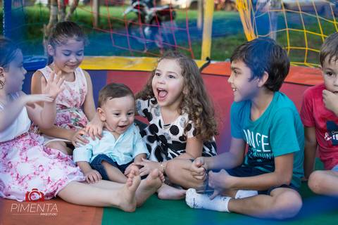 Pimenta Image studio fotgrafia de aniversário de 01 ano do Leonardo em Nova bandeirantes MT, fotográfia de crianças em Alta floresta, fotografia de familia em alta floresta. Pimenta fotografia de crinaças, smach the cake.'