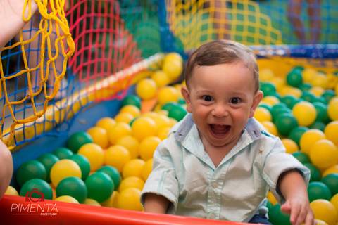 Pimenta Image studio fotgrafia de aniversário de 01 ano do Leonardo em Nova bandeirantes MT, fotográfia de crianças em Alta floresta, fotografia de familia em alta floresta. Pimenta fotografia de crinaças, smach the cake.'