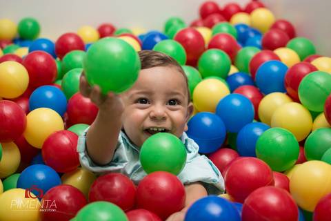 Pimenta Image studio fotgrafia de aniversário de 01 ano do Leonardo em Nova bandeirantes MT, fotográfia de crianças em Alta floresta, fotografia de familia em alta floresta. Pimenta fotografia de crinaças, smach the cake.'
