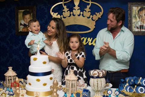 Pimenta Image studio fotgrafia de aniversário de 01 ano do Leonardo em Nova bandeirantes MT, fotográfia de crianças em Alta floresta, fotografia de familia em alta floresta. Pimenta fotografia de crinaças, smach the cake.'