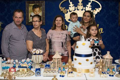 Pimenta Image studio fotgrafia de aniversário de 01 ano do Leonardo em Nova bandeirantes MT, fotográfia de crianças em Alta floresta, fotografia de familia em alta floresta. Pimenta fotografia de crinaças, smach the cake.'