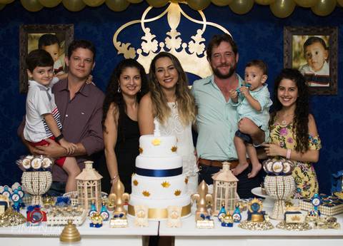 Pimenta Image studio fotgrafia de aniversário de 01 ano do Leonardo em Nova bandeirantes MT, fotográfia de crianças em Alta floresta, fotografia de familia em alta floresta. Pimenta fotografia de crinaças, smach the cake.'