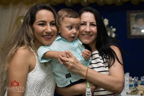 Pimenta Image studio fotgrafia de aniversário de 01 ano do Leonardo em Nova bandeirantes MT, fotográfia de crianças em Alta floresta, fotografia de familia em alta floresta. Pimenta fotografia de crinaças, smach the cake.'