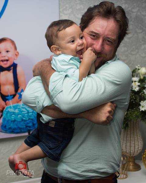 Pimenta Image studio fotgrafia de aniversário de 01 ano do Leonardo em Nova bandeirantes MT, fotográfia de crianças em Alta floresta, fotografia de familia em alta floresta. Pimenta fotografia de crinaças, smach the cake.'
