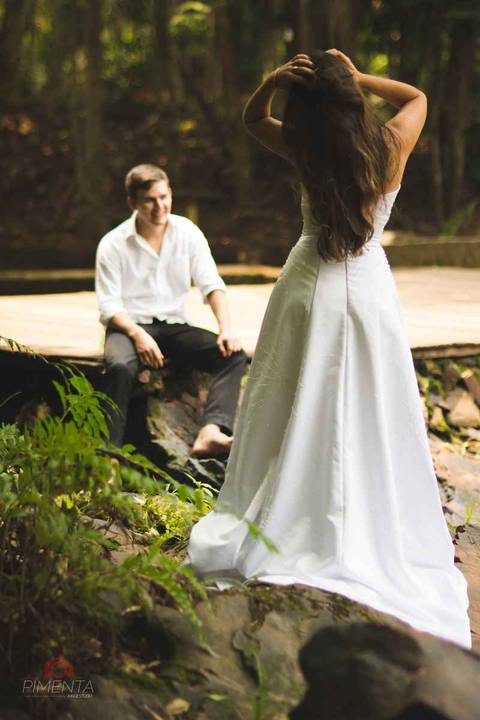 Ensaio pré casamento realizado na cidade de Paranaíta trash the dress, pimenta image studio fotografia de casamento em Alta floresta.'