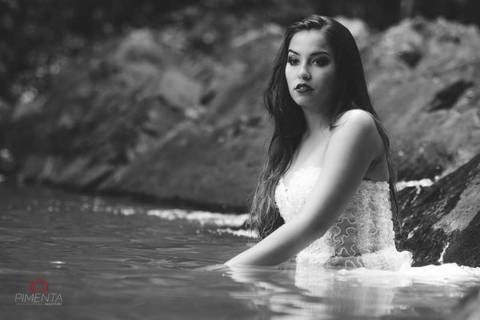Ensaio pré casamento realizado na cidade de Paranaíta trash the dress, pimenta image studio fotografia de casamento em Alta floresta.'