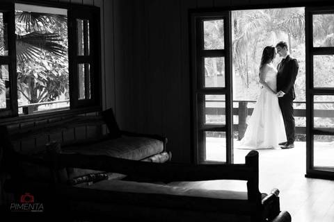 Ensaio pré casamento realizado na cidade de Paranaíta trash the dress, pimenta image studio fotografia de casamento em Alta floresta.'