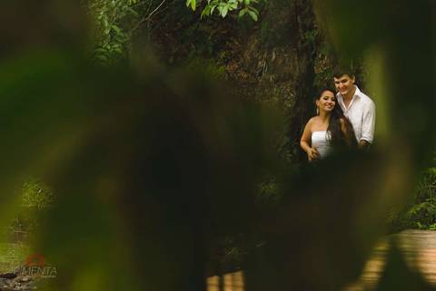 Ensaio pré casamento realizado na cidade de Paranaíta trash the dress, pimenta image studio fotografia de casamento em Alta floresta.'