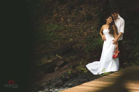 Ensaio pré casamento realizado na cidade de Paranaíta trash the dress, pimenta image studio fotografia de casamento em Alta floresta.'